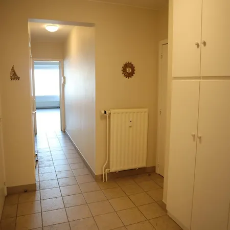 In By The نيوبورت